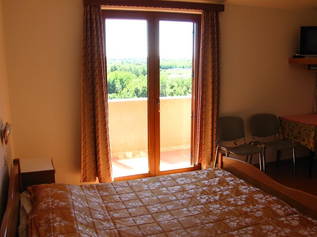 Guest House Caterina Porec Esterno foto