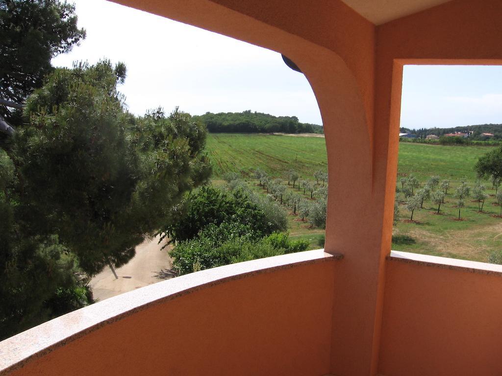 Guest House Caterina Porec Esterno foto