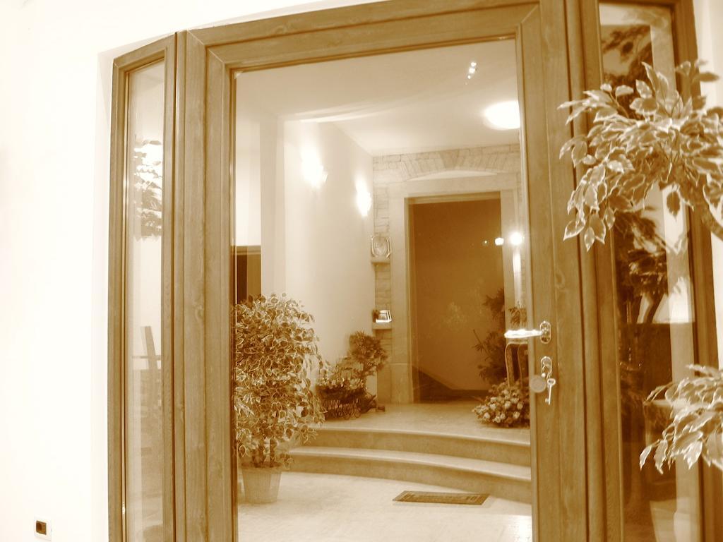 Guest House Caterina Porec Esterno foto